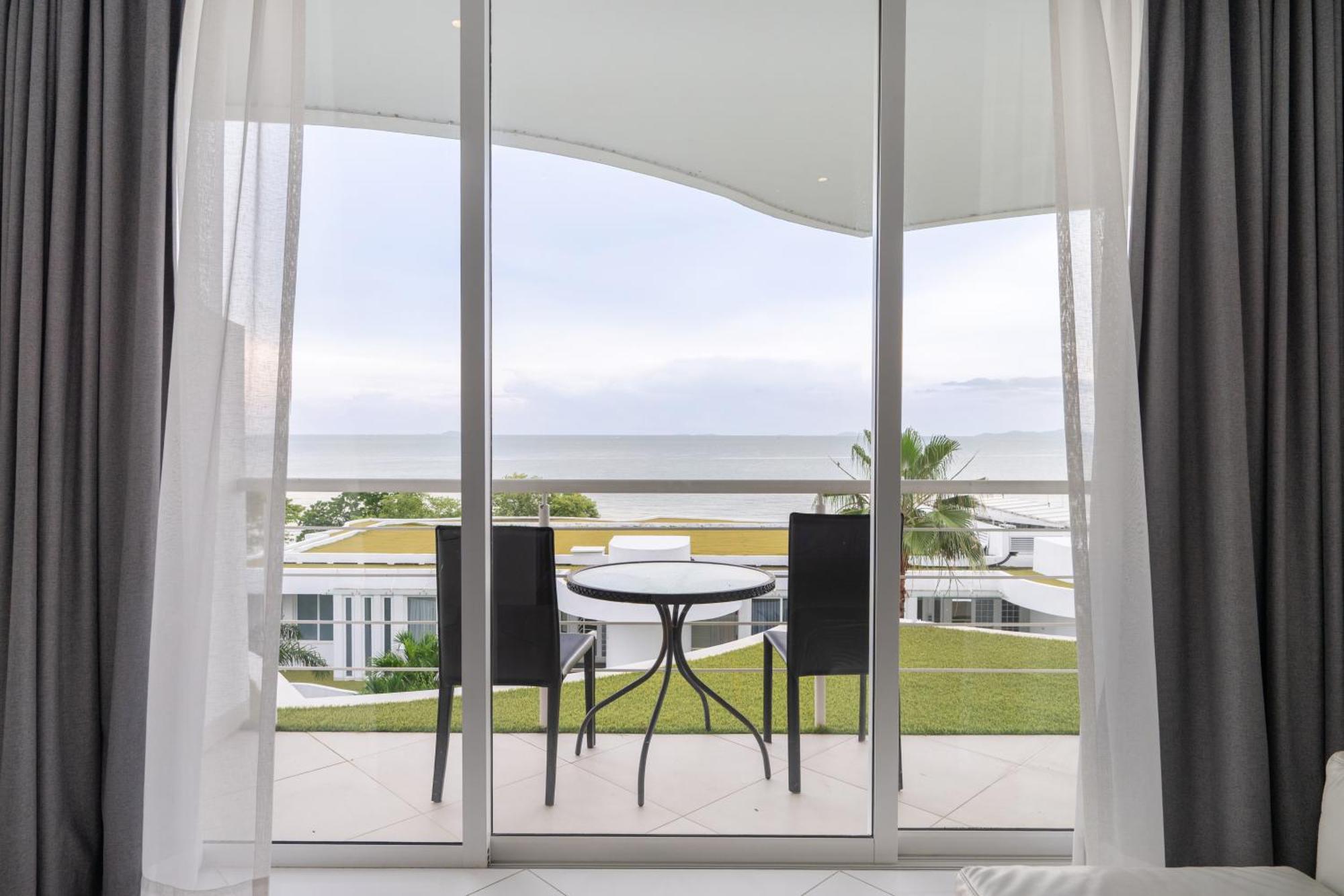 Pure Sunset Beach - Ocean View Room, Pattaya Praia de Jomtien Exterior foto